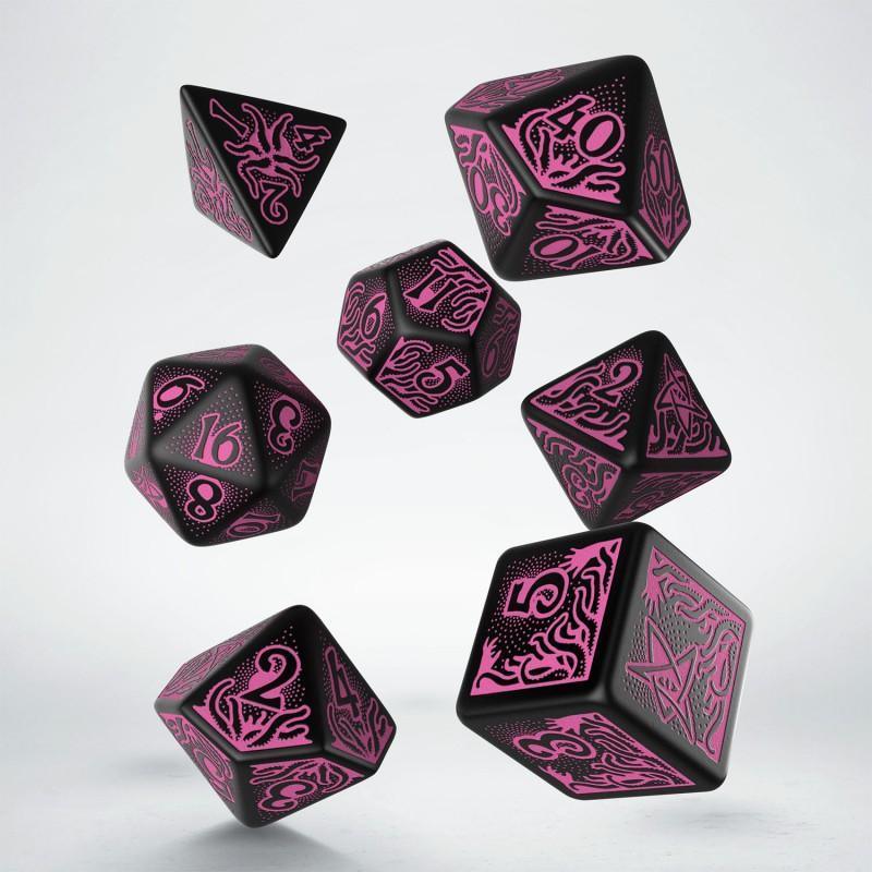 Call of Cthulhu 7th Edition - Black & Magenta Dice Set (7) - ZZGames.dk