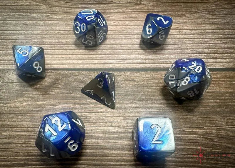 Gemini Polyhedral 7-Die Set - Blue-Steel w/White - ZZGames.dk