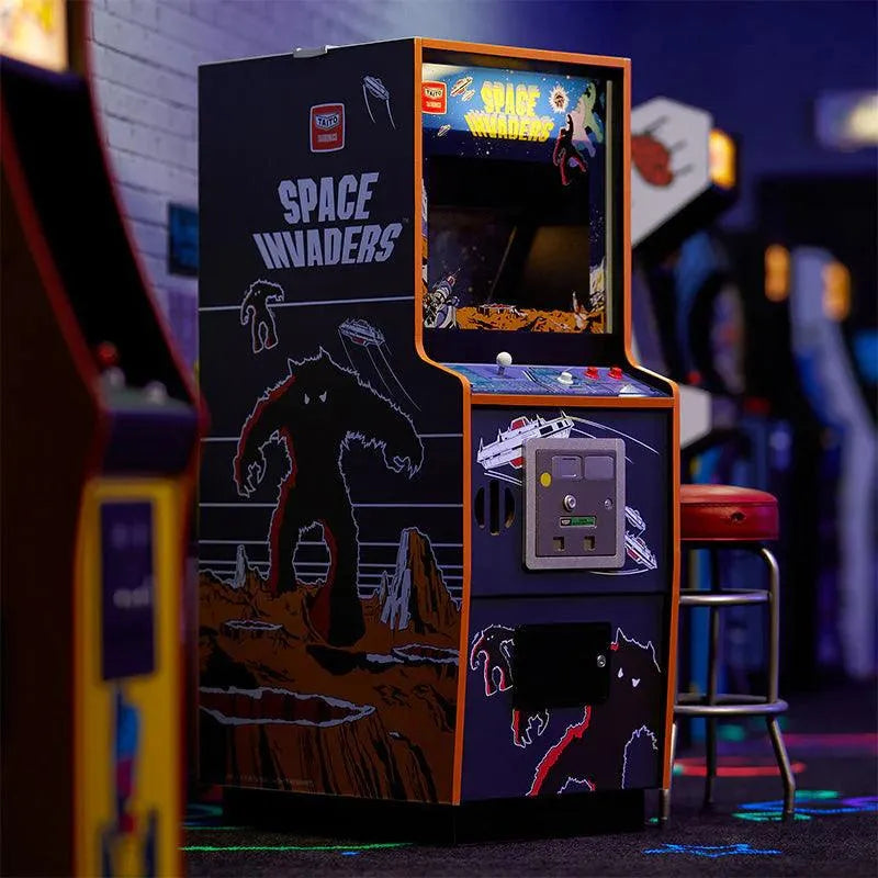 Official Space Invaders Quarter Size Arcade Cabinet + Coin - ZZGames.dk