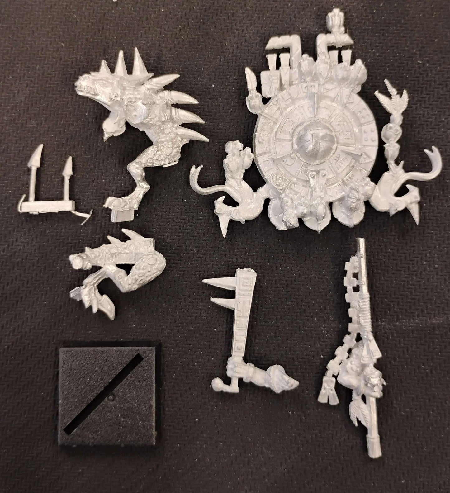 Saurus Astrolith Bearer