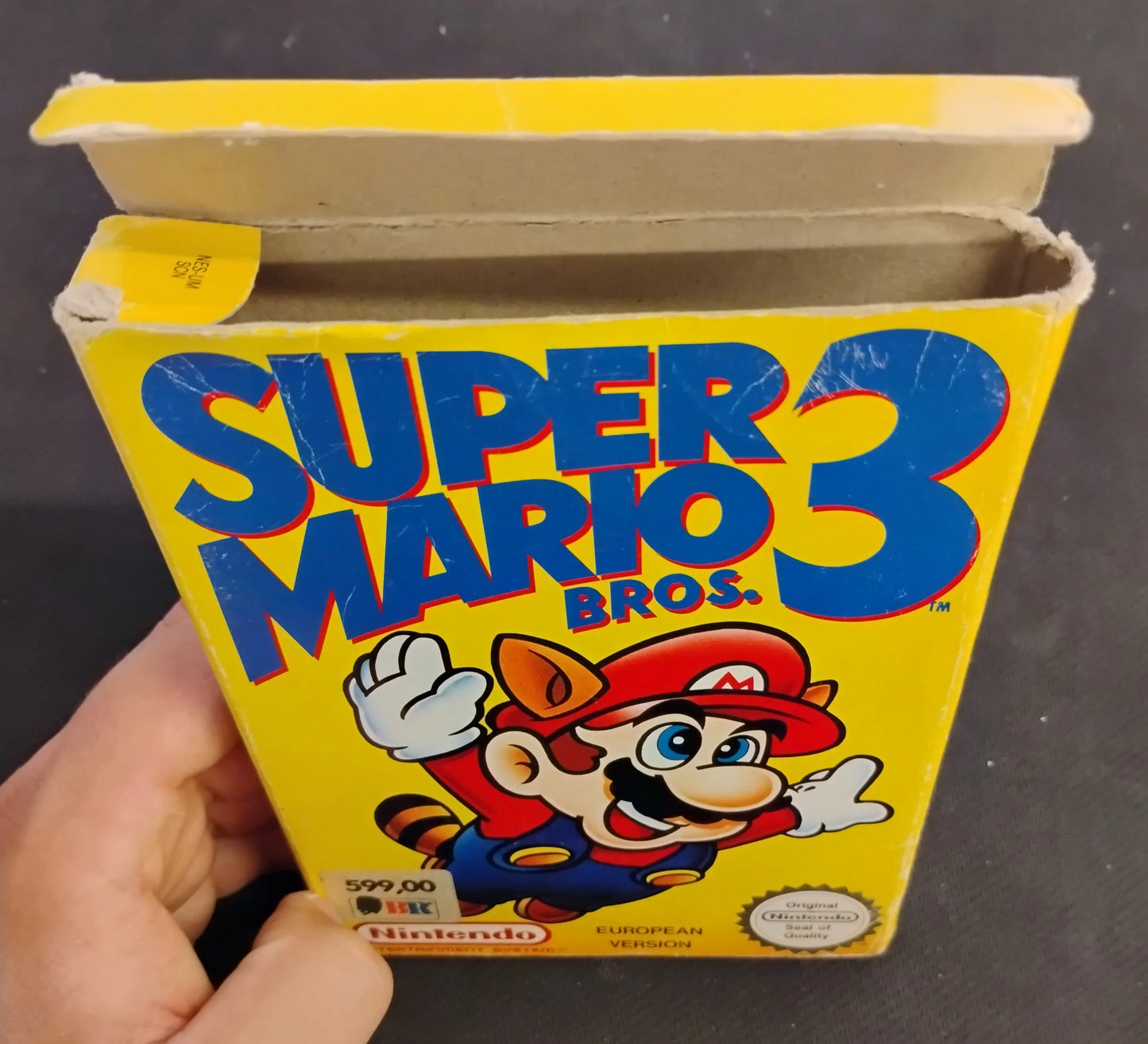 
                  
                    Super Mario Bros. 3 i æske (SCN)
                  
                