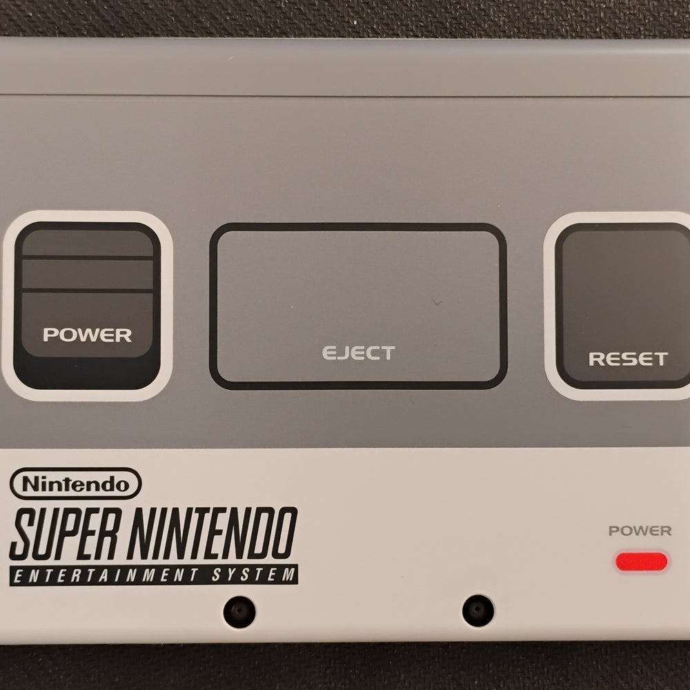 
                  
                    Nintendo New 3DS XL i æske (Super Nintendo Edition)
                  
                