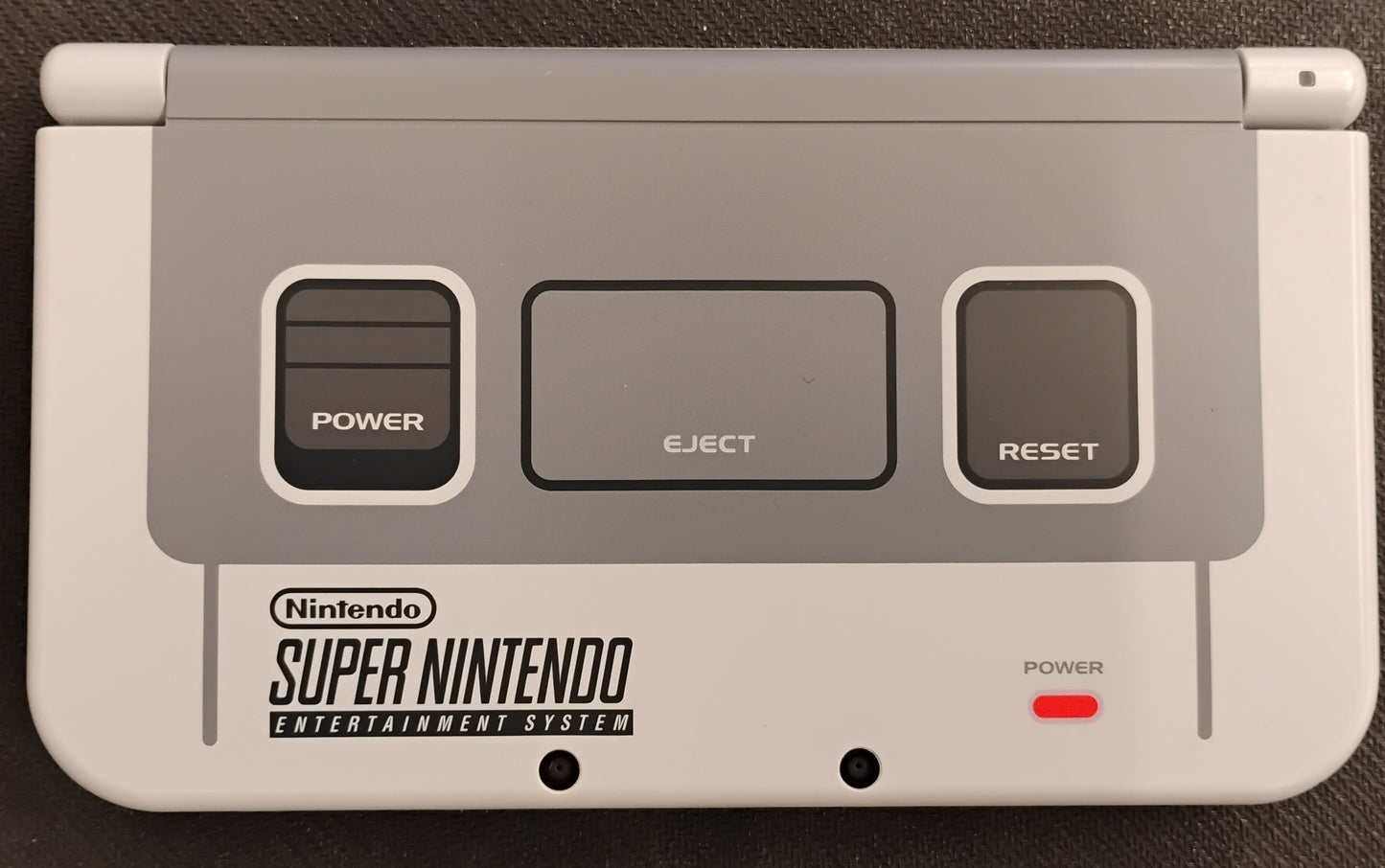 
                  
                    Nintendo New 3DS XL i æske (Super Nintendo Edition)
                  
                