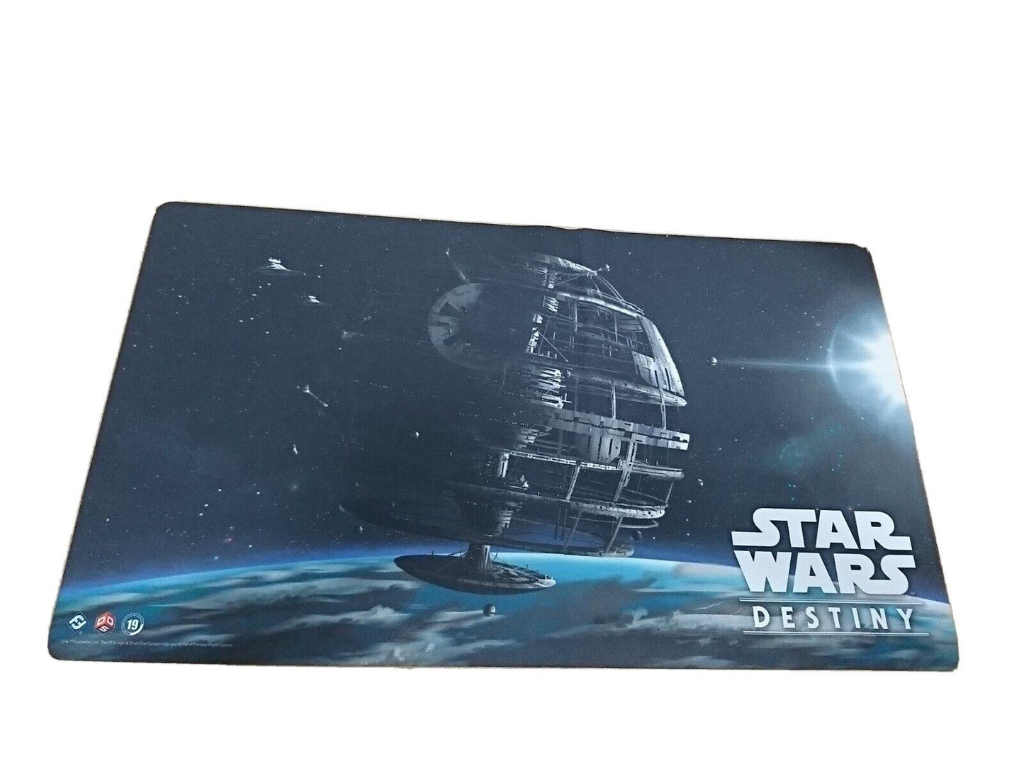 
                  
                    Star Wars Destiny 2019 Organized Play Playmat (Death Star) - ZZGames.dk
                  
                